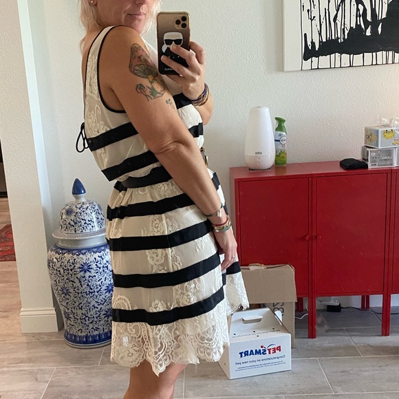 BCBGMaxAzria Lace Dress Striped - Picture 12 of 15